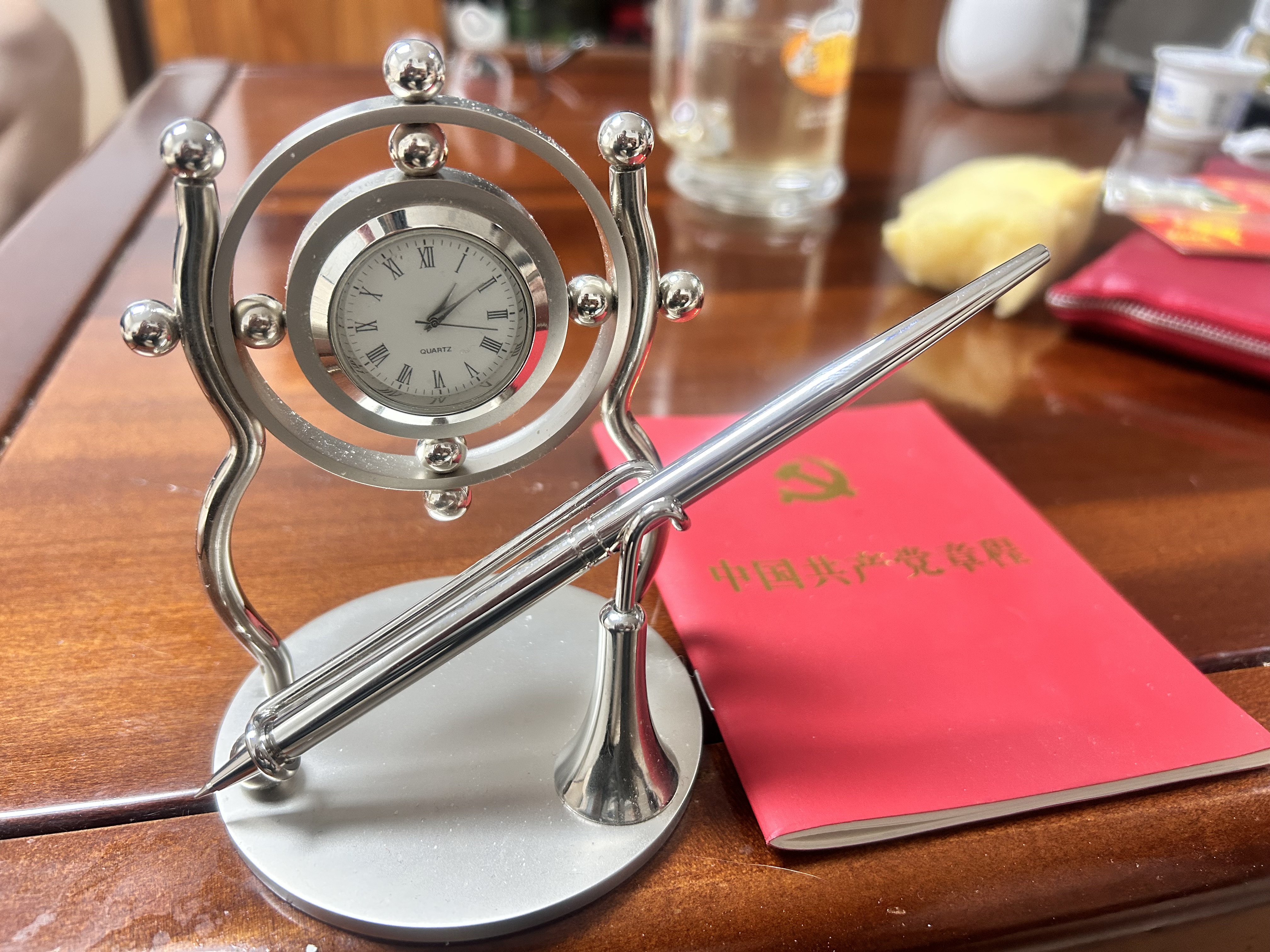 建党八十周年纪念钟表（正面）